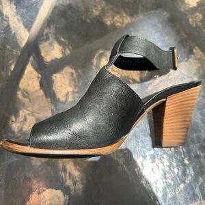 Paul Green Leather Sandal with Stacked Block Heal
